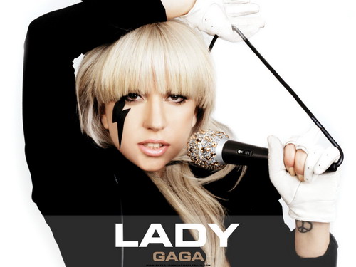 Lady Gaga thích được gọi tên thật khi... "lên giường"